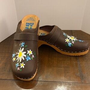 Tessa Clogs Brown with Handpainted Floral Design